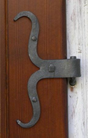 kovaný pant na dveře